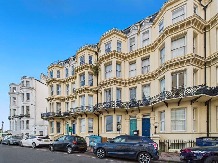 3 Bedroom Flat For Sale In Queens Gardens, Eastbourne, BN21