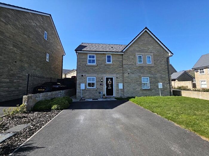 3 Bedroom Semi-Detached House For Sale In Hopton Wood Way, Buxton, Derbyshire, SK17