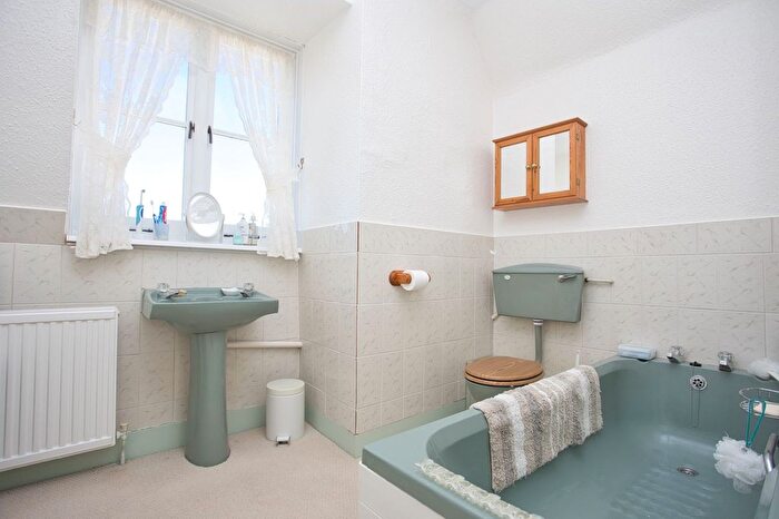 2 Bedroom Flat For Sale In Clifton Crescent, Folkestone, CT20