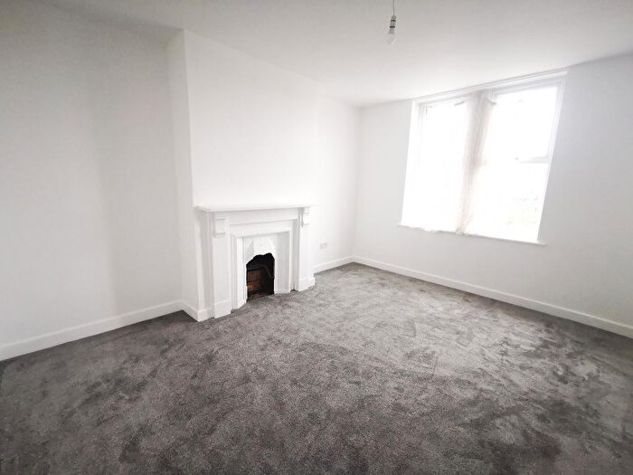 2 Bedroom Flat To Rent In Bensham Crescent, Gateshead, NE8