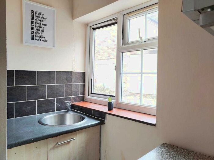 Studio To Rent In Temple Bar, Willenhall, WV13