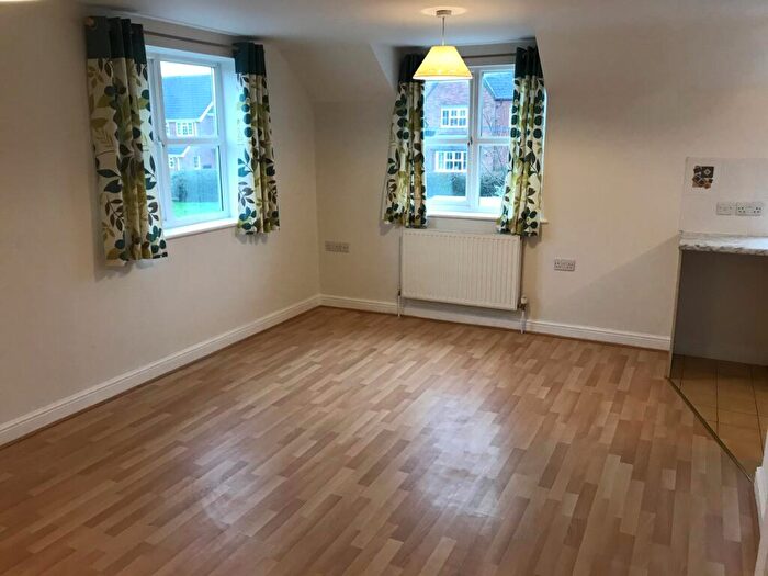 2 Bedroom Apartment To Rent In High Street, Bovingdon, HP3