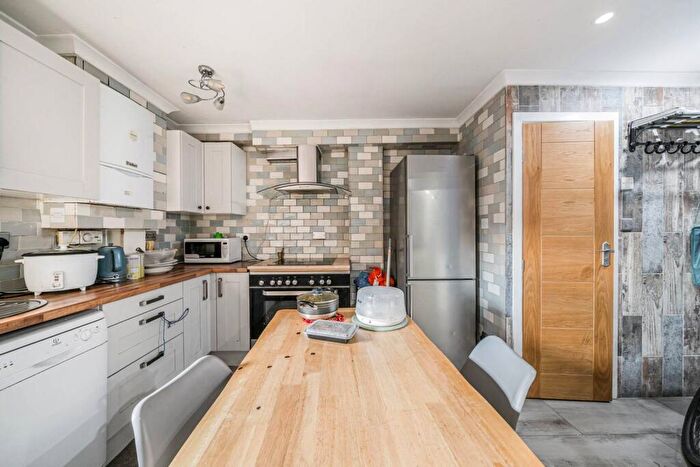 3 Bedroom Flat For Sale In Russell Road, Tottenham, London, N15