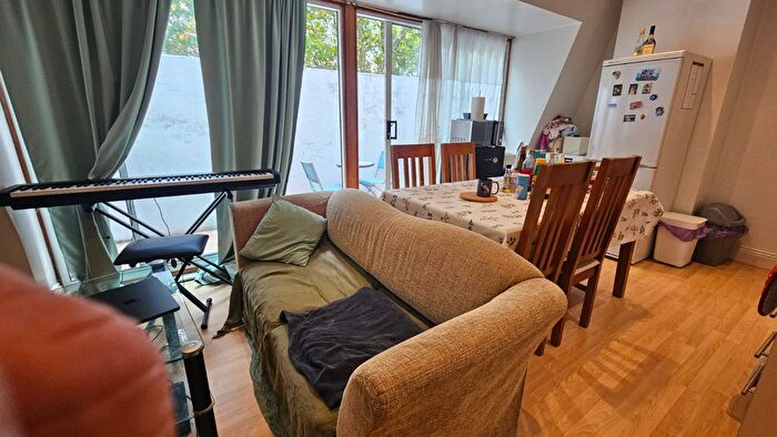 1 Bedroom Flat To Rent In Chiswick High Road, London, W4