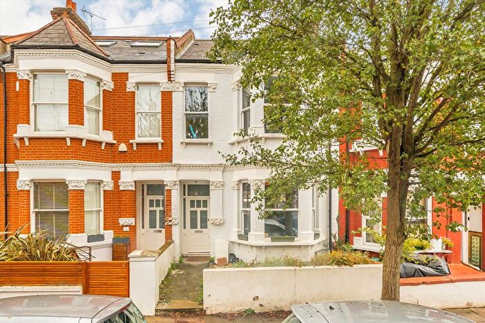 5 Bedroom Property For Sale In Baldwyn Gardens, Acton, W3