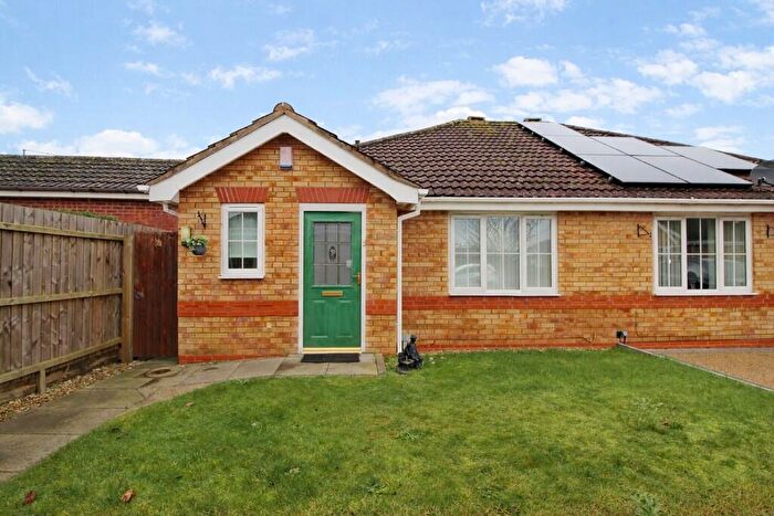 2 Bedroom Semi-Detached Bungalow For Sale In Courtfields, Market Deeping, PE6