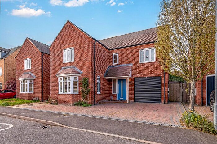 4 Bedroom Detached House For Sale In Waratah Drive, Chislehurst, BR7