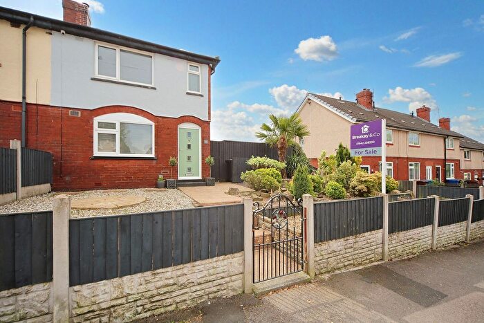 3 Bedroom Semi-Detached House For Sale In Beech Hill Avenue, Wigan, WN6