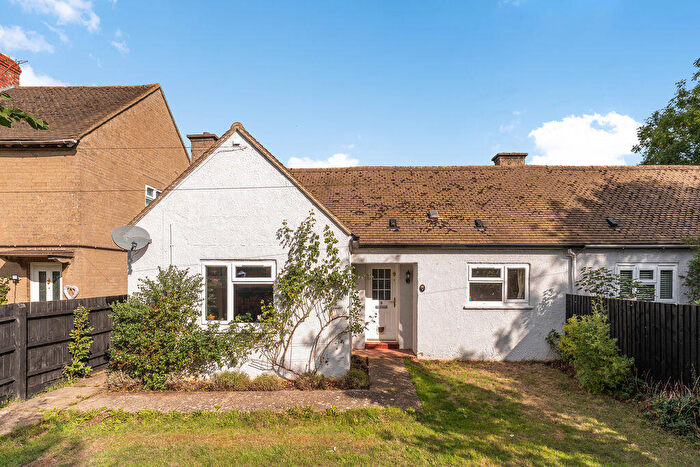 3 Bedroom Bungalow For Sale In Barford Road, Bloxham, OX15