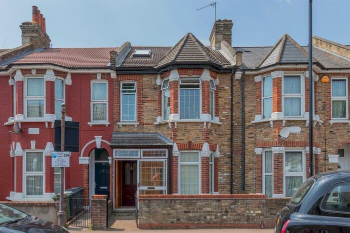 2 Bedroom Flat To Rent In Westbury Road, Walthamstow, E17