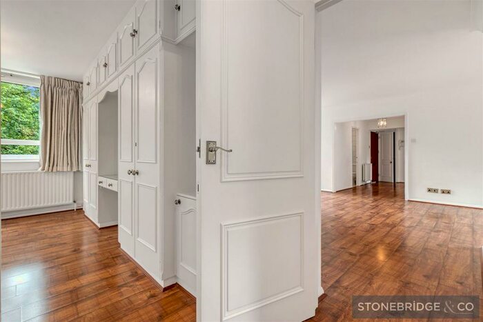 3 Bedroom Flat To Rent In Nobelfield Heights, N2