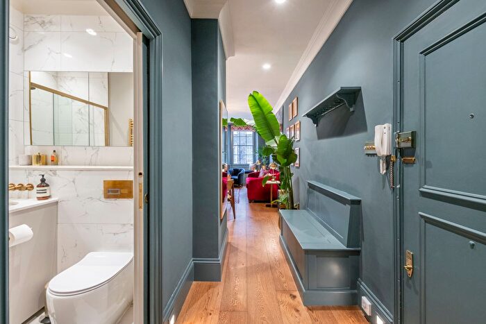 1 Bedroom Flat For Sale In Monmouth Street, Seven Dials, WC2H