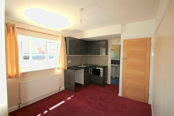 Apartment To Rent In Kingston Road, Kingston Upon Thames, Surrey, KT3