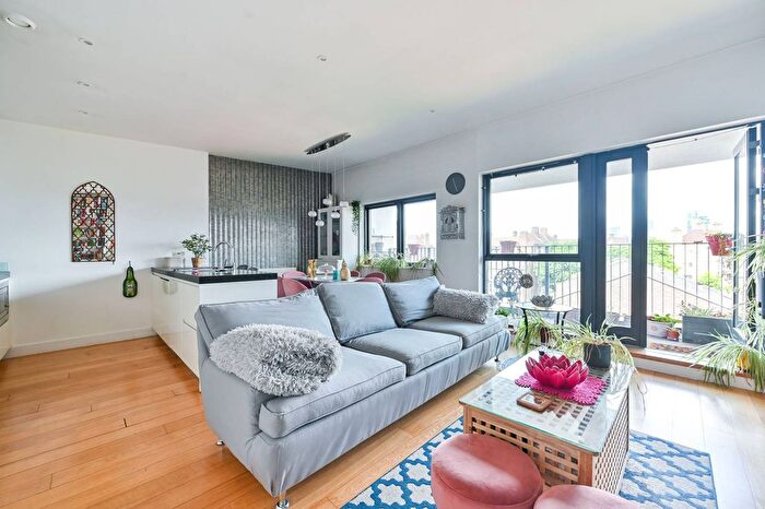 2 Bedroom Flat To Rent In Rothsay Street, Bermondsey, London, SE1