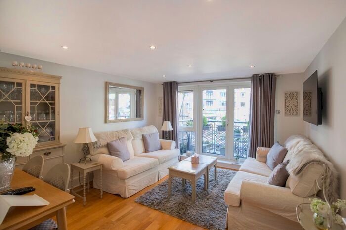 2 Bedroom Flat For Sale In Charter Quay, Kingston Upon Thames, KT1