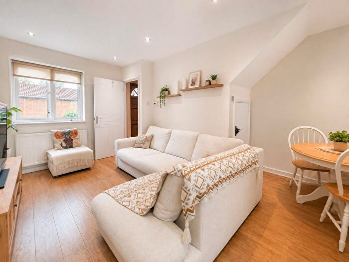 2 Bedroom Terraced House To Rent In Cotswold Way, Worcester Park, KT4