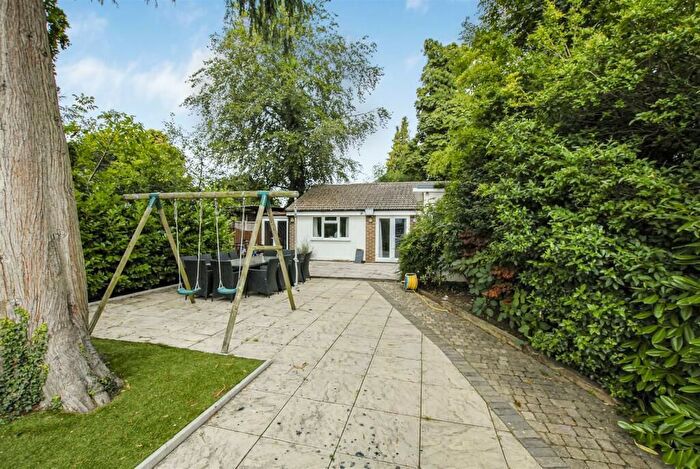 4 Bedroom Detached House For Sale In Frays Avenue, West Drayton, UB7