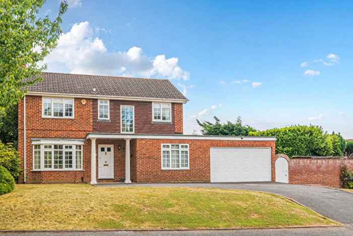 4 Bedroom Detached House For Sale In Bramble Rise, Cobham, Surrey, KT11