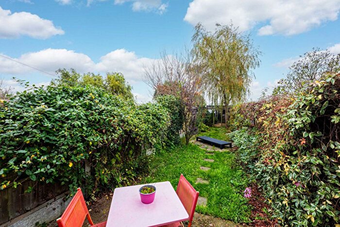 2 Bedroom Terraced House For Sale In Landwick Cottages, Southend-On-Sea, SS3