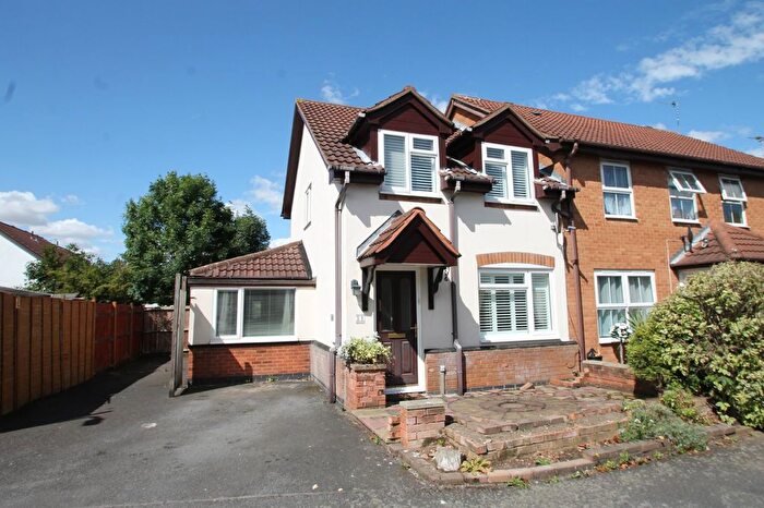3 Bedroom End Of Terrace House To Rent In Radford Close, Atherstone, CV9