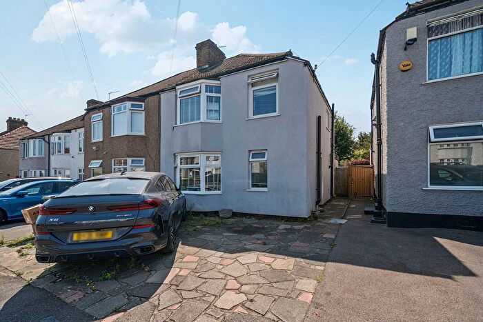4 Bedroom Semi Detached House For Sale In Tidford Road, Welling, DA16