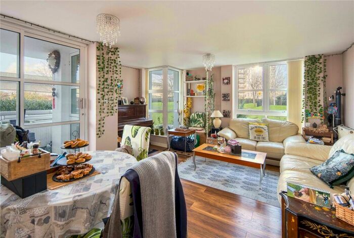 2 Bedroom Flat To Rent In Barrier Point Road, Royal Docks, London, E16