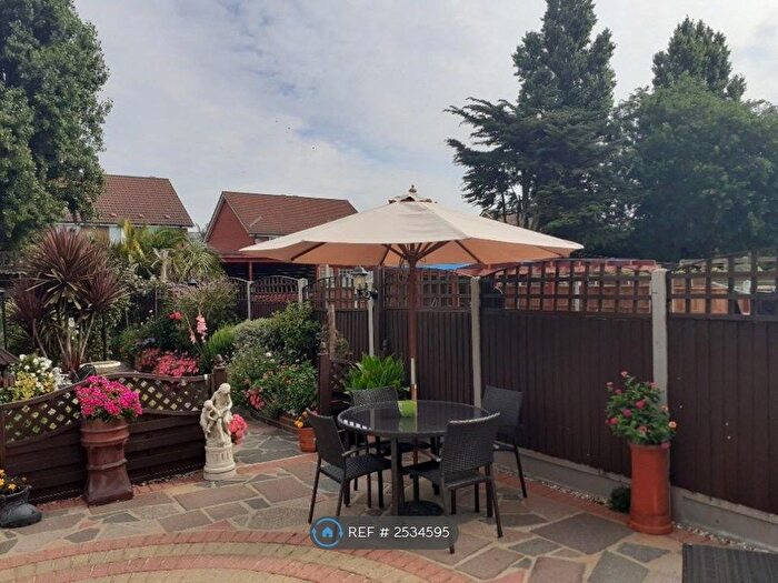 5 Bedroom Semi-Detached House To Rent In Valentines Way, Romford, RM7