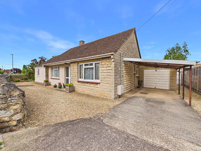 3 Bedroom Detached Bungalow For Sale In Woodrow Road, Melksham, SN12
