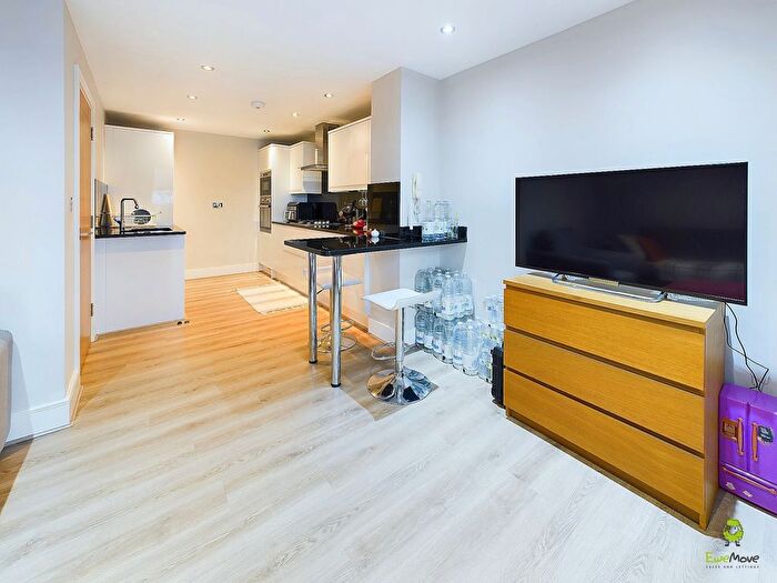 2 Bedroom Flat For Sale In Duchess Apartments, Queens Road, Welling, Kent, DA16