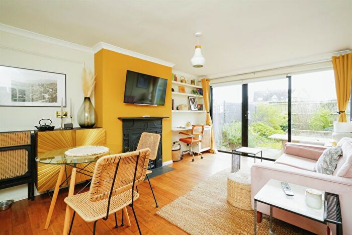 2 Bedroom Flat For Sale In Main Road, Long Hanborough, Witney, OX29