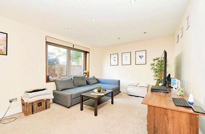 1 Bedroom Flat To Rent In Kingston Hill, Kingston, KT2