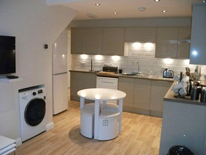 1 Bedroom Detached House To Rent In Double Room With En-suite For Professional Person, OX11