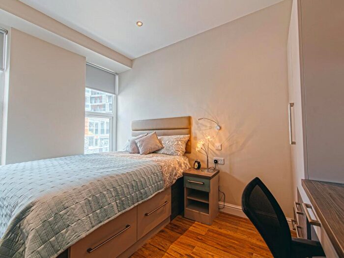 1 Bedroom Apartment To Rent In Apt, Eagle House #, M3