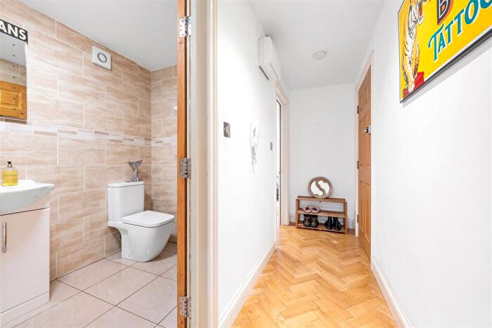 1 Bedroom Flat For Sale In Benton's Lane, London, SE27