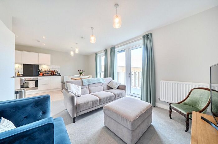 2 Bedroom Flat For Sale In Apple Yard, London, SE20