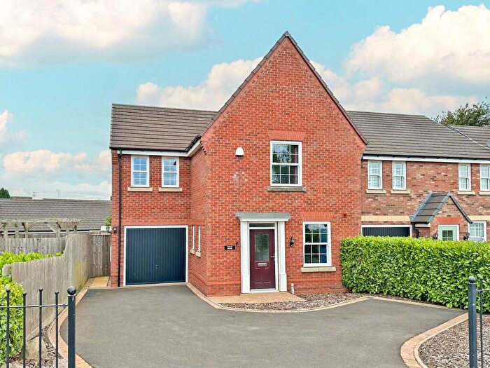 3 Bedroom Detached House For Sale In Wombourne Road, Swindon, DY3