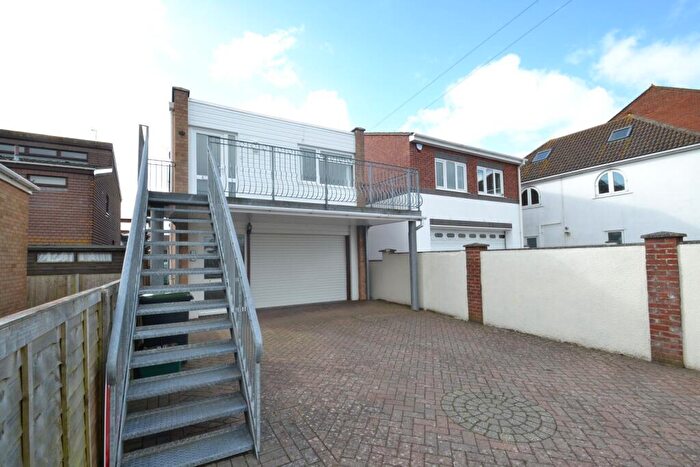 2 Bedroom Flat To Rent In Christchurch, BH23