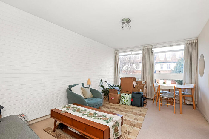 1 Bedroom Flat To Rent In Elm Court, Belmont Hill, London, SE13