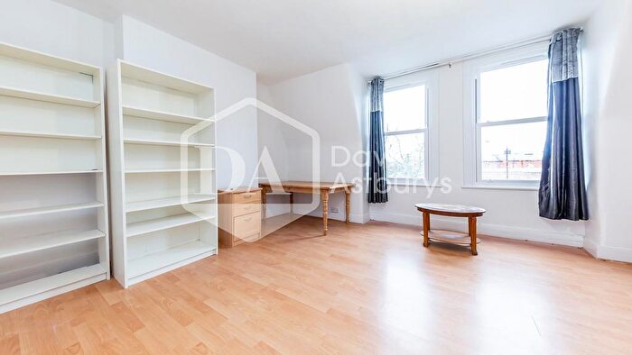 2 Bedroom Apartment To Rent In Tottenham Lane, Crouch End, London, N8