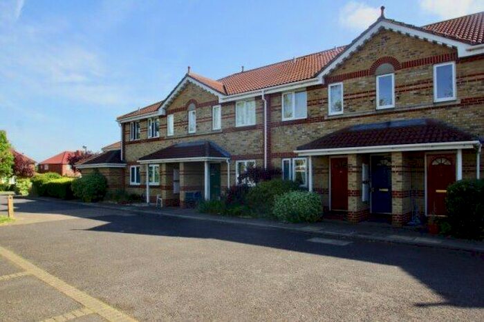 2 Bedroom Flat To Rent In Mountbatten Gardens, Beckenham, BR3