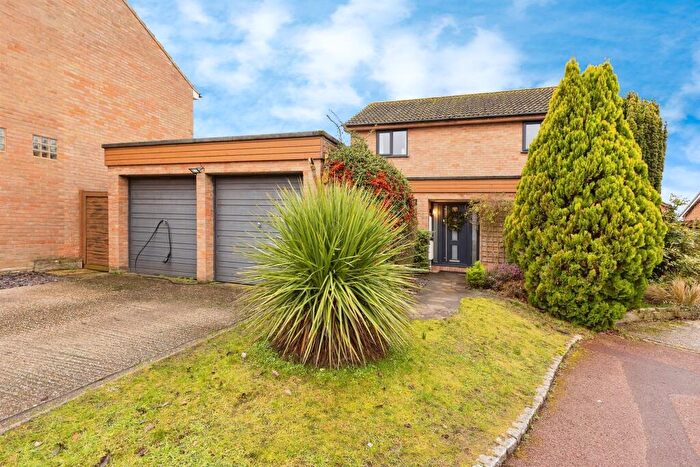 4 Bedroom Detached House For Sale In Clevedon Drive, Earley, Reading, RG6