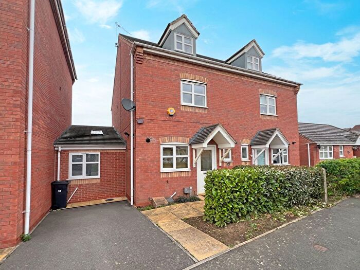 4 Bedroom Semi-detached House For Sale In Saxthorpe Road, Hamilton, Leicester, Leicestershire, LE5