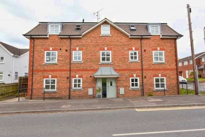 2 Bedroom Flat To Rent In Bull Lane, Eccles, ME20