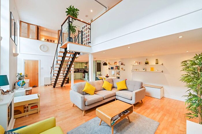 2 Bedroom Flat For Sale In Hanover Place, Mile End, London, E3