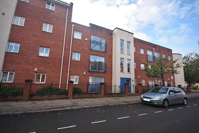 3 Bedroom Apartment To Rent In Stretford Rd, Hulme, Manchester, M15
