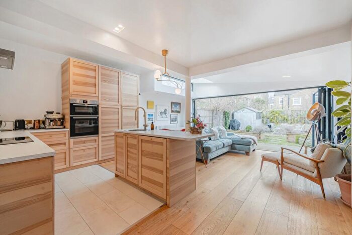 2 Bedroom Flat To Rent In Danby Street London, SE15