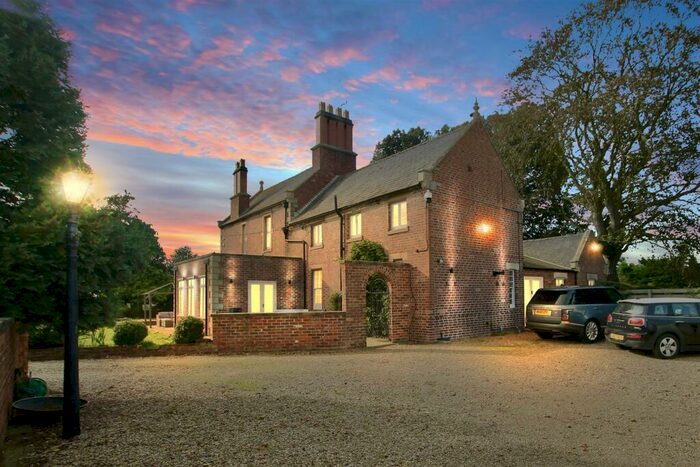 5 Bedroom Detached House For Sale In Stone Pit Lane, Marston, Grantham, NG32