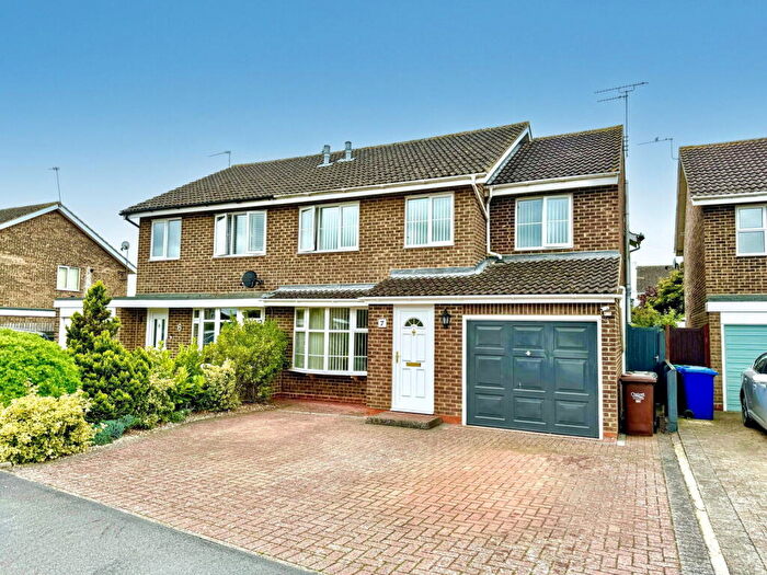 5 Bedroom Semi-Detached House For Sale In Aston Close, Banbury, OX16