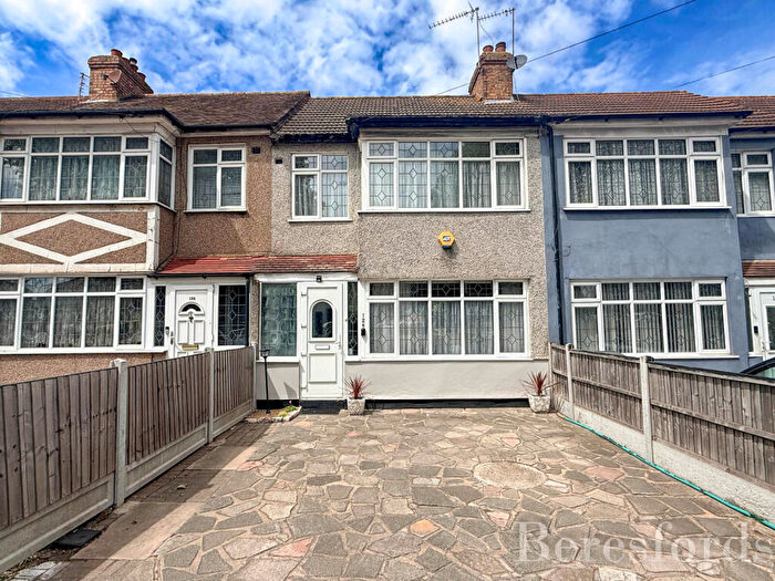 3 Bedroom Terraced House For Sale In Upper Rainham Road, Hornchurch, RM12