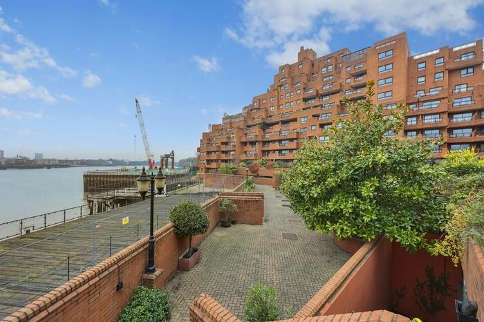 2 Bedroom Flat To Rent In The Highway, London, E1W